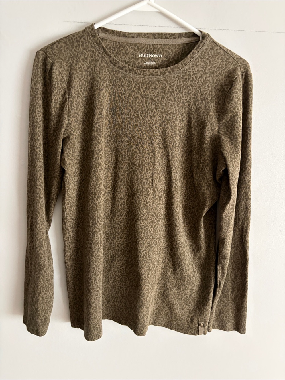 Ruff Hewn Olive Green Crew Neck Long Sleeve top. 💯 cotton. Large.
